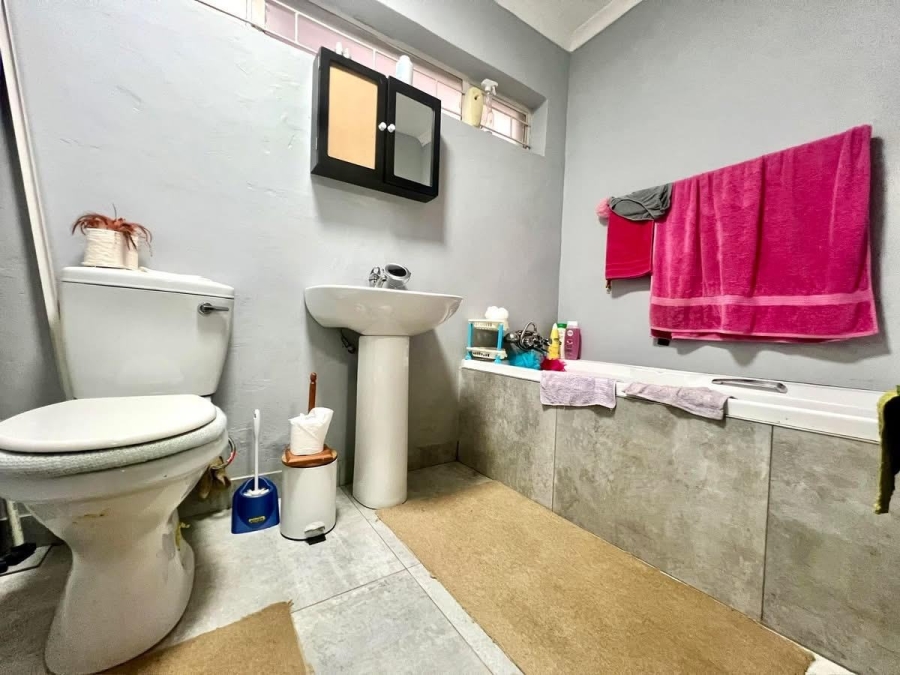 6 Bedroom Property for Sale in Wilgeboom A H North West